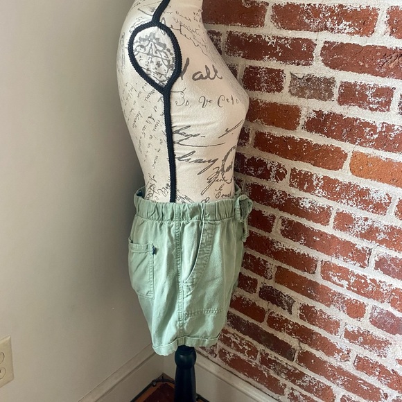 GAP green casual drawstring shorts - Picture 3 of 6